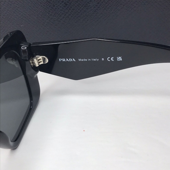 💯- Authentic New Prada PR-08YS 1AB5S0 Sunglasses Women's Black Dark Grey Bu… - Picture 12 of 14
